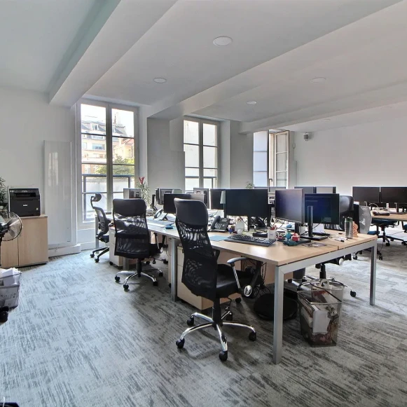 Espace indépendant 120 m² 20 postes Location bureau Rue Saint-Denis Paris 75002 - photo 1