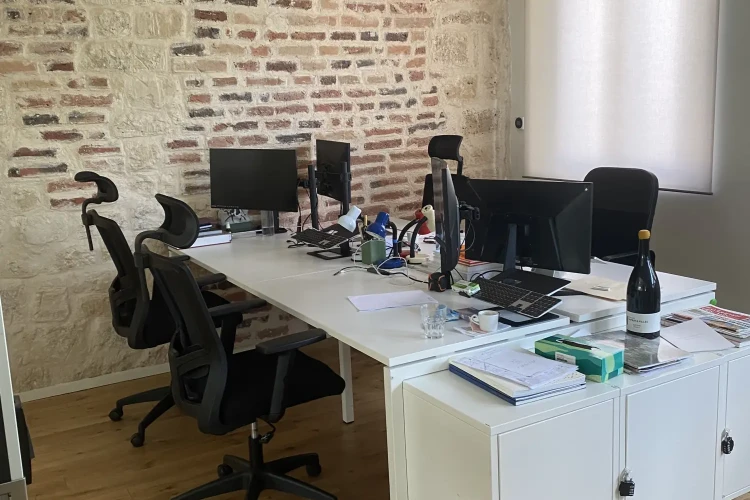 Bureau privé - 75002 - 4 postes - 2000€