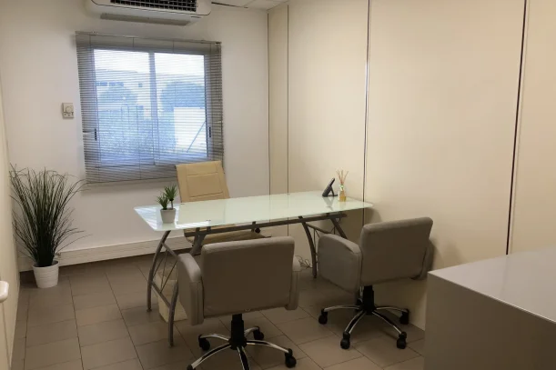 Bureau privé - 83500 - 2 postes - 690€