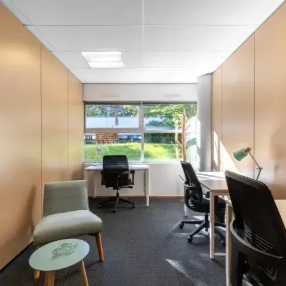 Bureau privé 25 m² 5 postes Location bureau Place Giovanni da Verrazzano Lyon 69009 - photo 1