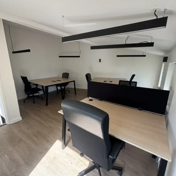 Bureau privé 22 m² 6 postes Coworking Rue Turenne Bordeaux 33000 - photo 3