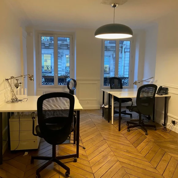Bureau privé 13 m² 4 postes Location bureau Rue le Peletier Paris 75009 - photo 8