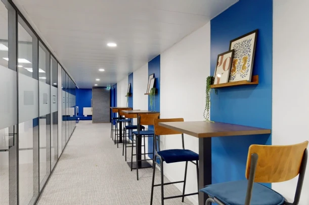 Open Space - 92210 - 1 poste - 242€