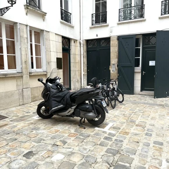 Bureau privé 12 m² 4 postes Location bureau Rue Boissy d'Anglas Paris 75008 - photo 1