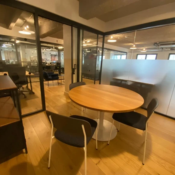 Bureau privé 50 m² 19 postes Coworking Rue des Archives Paris 75003 - photo 2