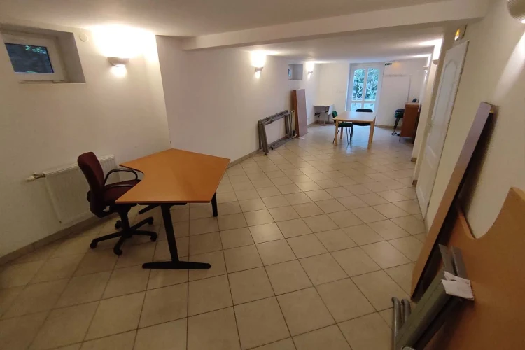 Espace indépendant - 92240 - 12 postes - 2000€