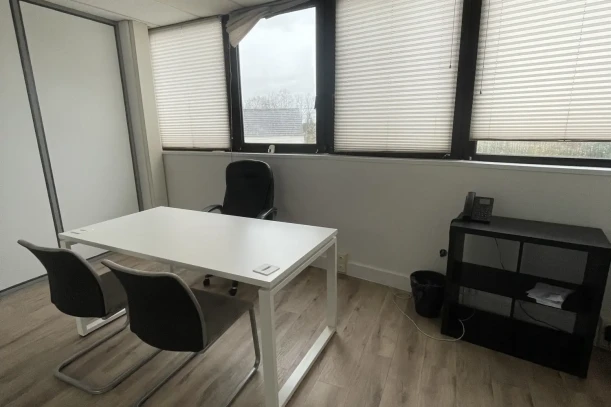 Bureau privé - 45800 - 2 postes - 525€