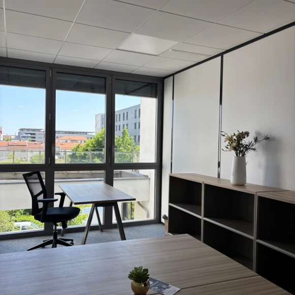 Bureau privé 14 m² 2 postes Coworking Rue de Newcastle Nancy 54000 - photo 2