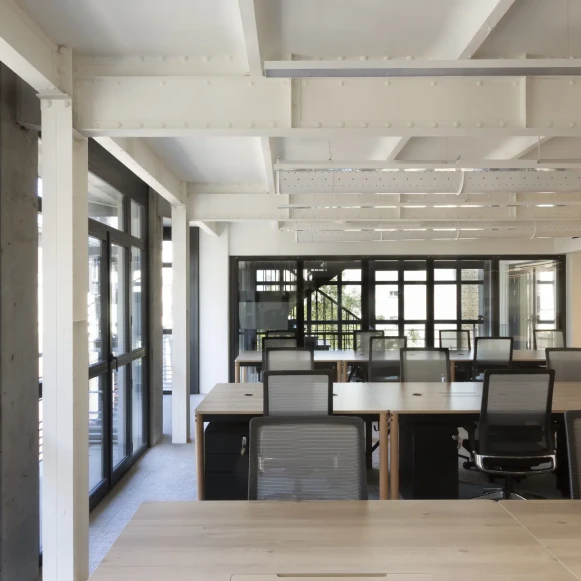 Bureau privé 57 m² 18 postes Coworking Rue Joseph de Maistre Paris 75018 - photo 1