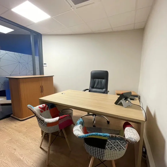 Bureau privé 12 m² 1 poste Coworking Rue Philippe Héron Villefranche-sur-Saône 69400 - photo 1