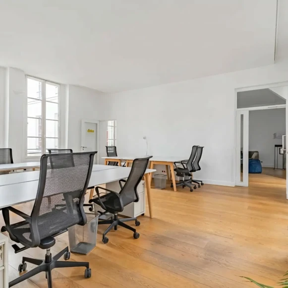 Espace indépendant 190 m² 31 postes Coworking Rue des Archives Paris 75003 - photo 1