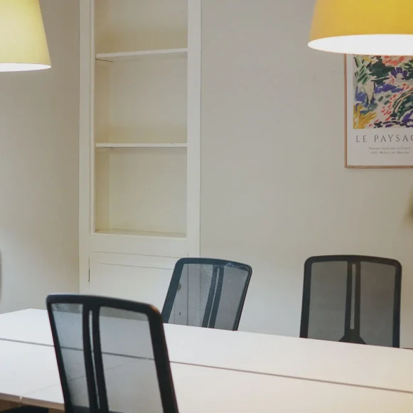 Bureau privé 24 m² 5 postes Coworking Rue Crozilhac Bordeaux 33000 - photo 2