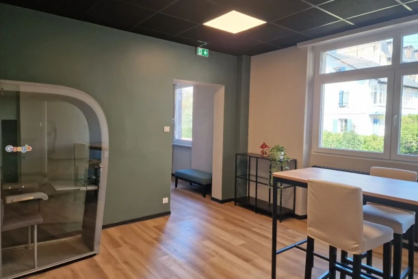 Open Space - 67600 - 6 postes - 110€