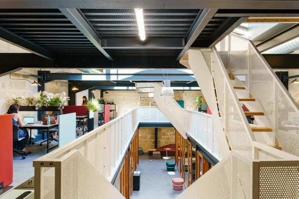 Open Space - 33000 - 22 postes - 200€