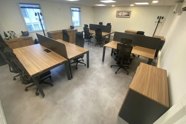 Bureau privé - 94220 - 6 postes - 2000€