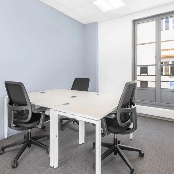 Bureau privé 12 m² 3 postes Location bureau Rue de France Nice 06000 - photo 1