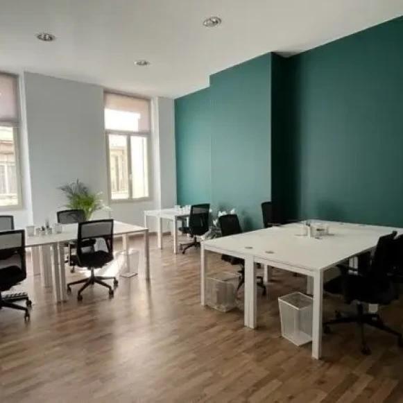 Bureau privé 50 m² 6 postes Coworking Rue Bailli de Suffren Marseille 13001 - photo 1