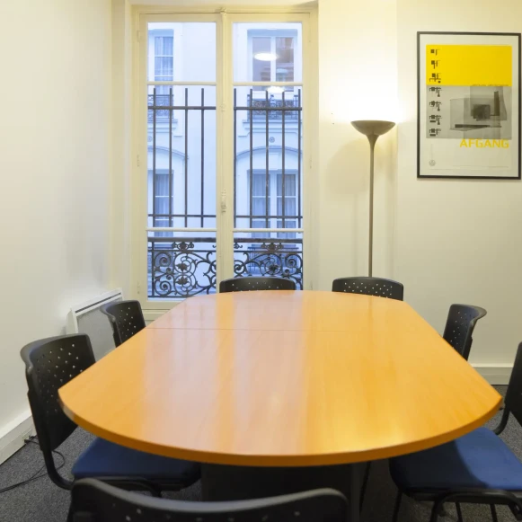 Bureau privé 25 m² 4 postes Location bureau Boulevard de Sébastopol Paris 75001 - photo 4