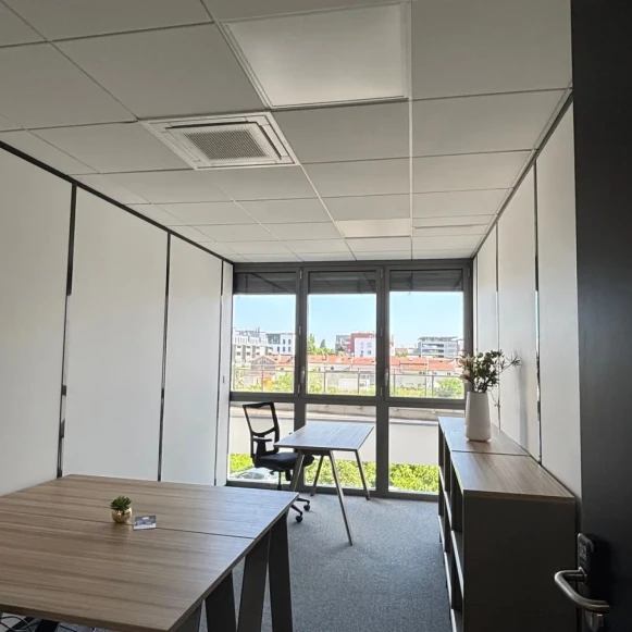 Bureau privé 14 m² 2 postes Coworking Rue de Newcastle Nancy 54000 - photo 1