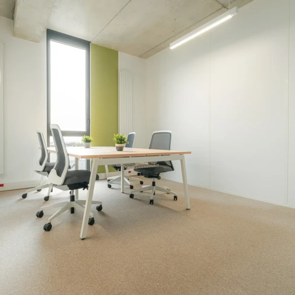 Bureau privé 20 m² 4 postes Coworking Rue Jean Zay Angers 49000 - photo 1