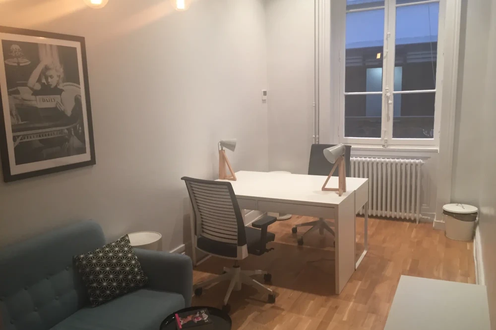 Bureau privé - 69001 - 3 postes - 390€