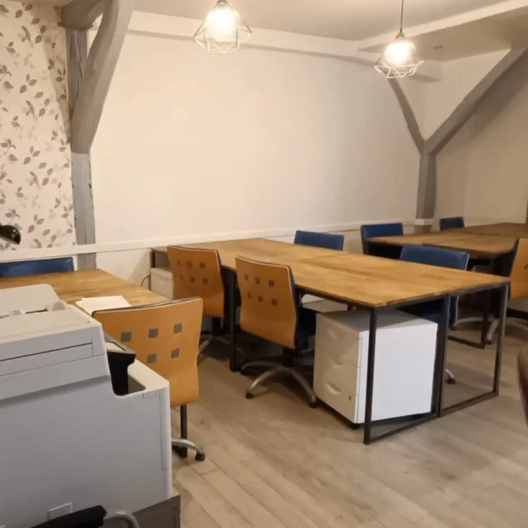 Bureau privé 30 m² 10 postes Coworking Rue des Epinettes Paris 75017 - photo 1