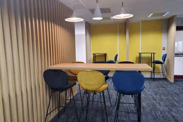 Open Space - 35760 - 16 postes - 120€