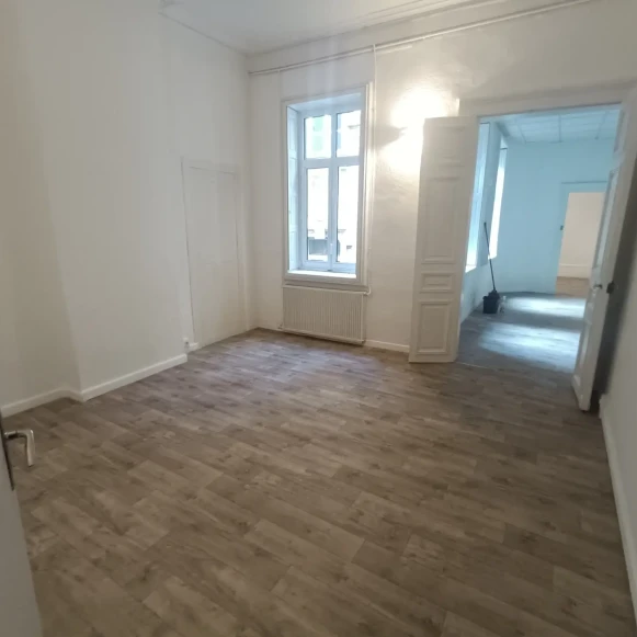 Bureau privé 21 m² 5 postes Location bureau Rue de Maguelone Montpellier 34000 - photo 1