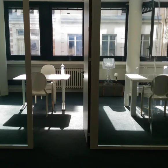 Bureau privé 10 m² 2 postes Coworking Avenue de Villiers Paris 75017 - photo 6