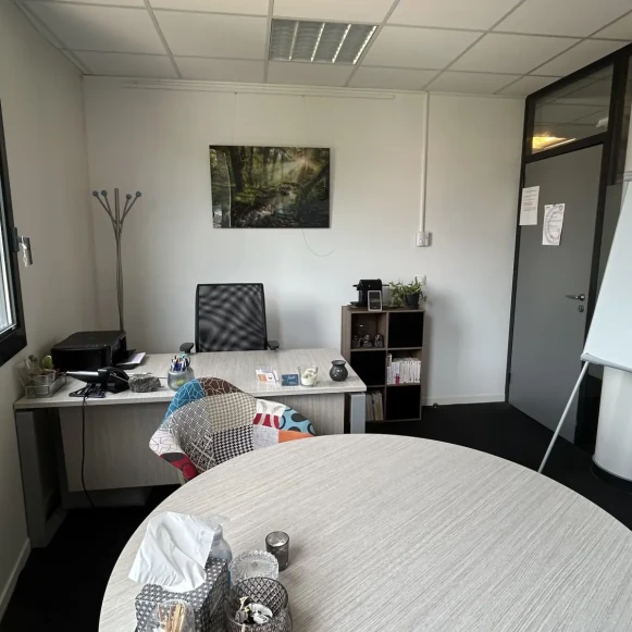 Bureau privé 9 m² 2 postes Coworking Rue André Bollier Lyon 69007 - photo 1