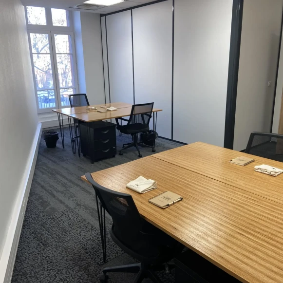 Bureau privé 24 m² 4 postes Coworking Allées Forain-François Verdier Toulouse 31000 - photo 6