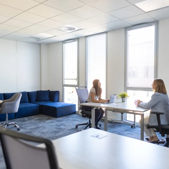 Bureau privé 14 m² 3 postes Location bureau Rue Voie Lactée Saint-Didier-au-Mont-d'Or 69370 - photo 2