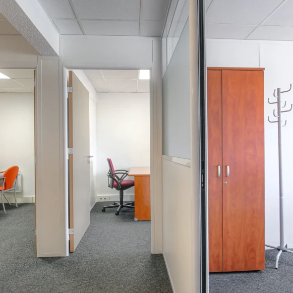 Bureau privé 9 m² 1 poste Coworking Avenue Berthelot Lyon 69008 - photo 6