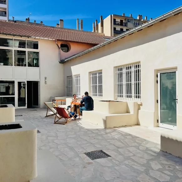 Bureau privé 20 m² 4 postes Location bureau Rue du Berceau Marseille 13005 - photo 2