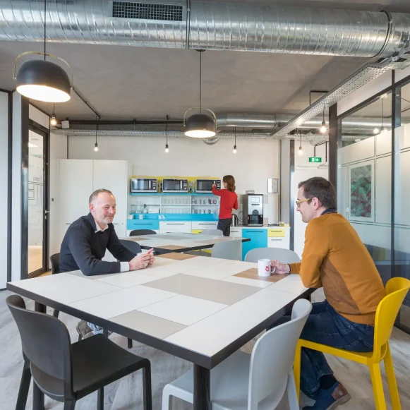 Bureau privé 10 m² 2 postes Coworking Quai Fulchiron Lyon 69005 - photo 2