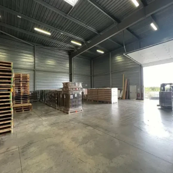 Espace indépendant 1 300 m² 80 postes Coworking Rue de la Borne Cent Gensac-la-Pallue 16130 - photo 3