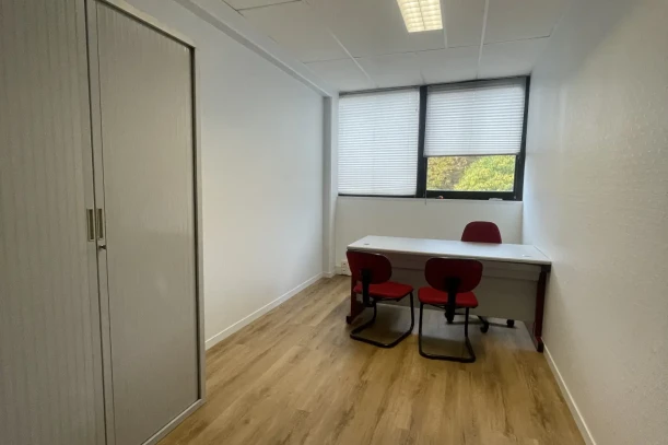 Bureau privé - 45800 - 2 postes - 310€