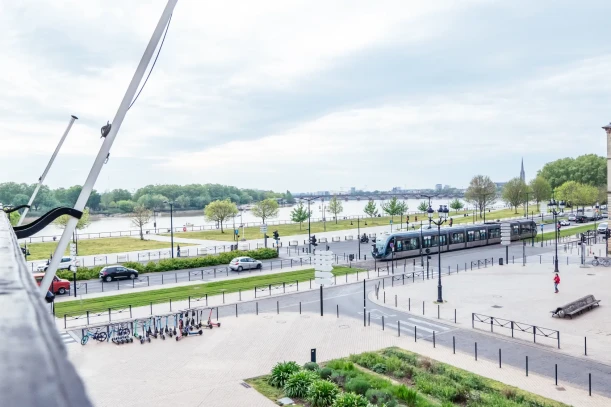 Bureau privé - 33000 - 15 postes - 6500€