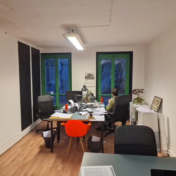 Bureau privé 32 m² 7 postes Location bureau Rue Juliette Dodu Paris 75010 - photo 5