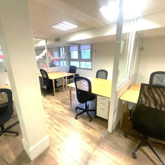 Bureau privé 38 m² 10 postes Coworking Rue Cardinet Paris 75017 - photo 2