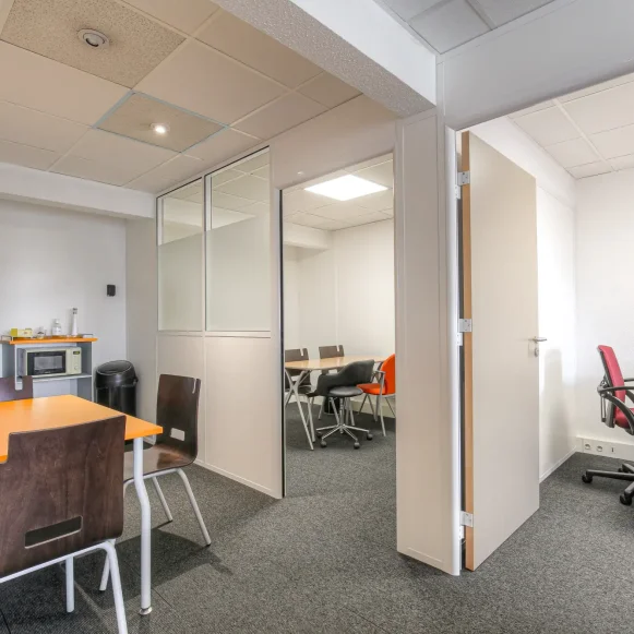 Bureau privé 10 m² 2 postes Coworking Avenue Berthelot Lyon 69008 - photo 9
