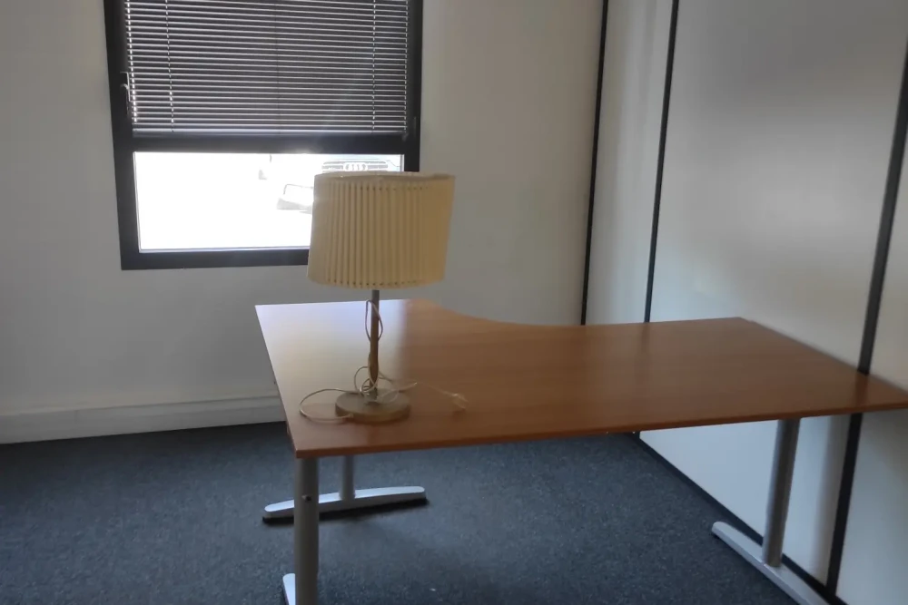 Bureau privé - 13590 - 2 postes - 400€