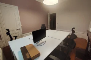 Bureau privé - 69006 - 4 postes - 1800€