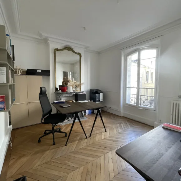 Bureau privé 95 m² 12 postes Coworking Rue de Mogador Paris 75009 - photo 1