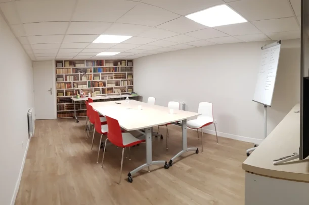 Espace indépendant - 69600 - 12 postes - 700€