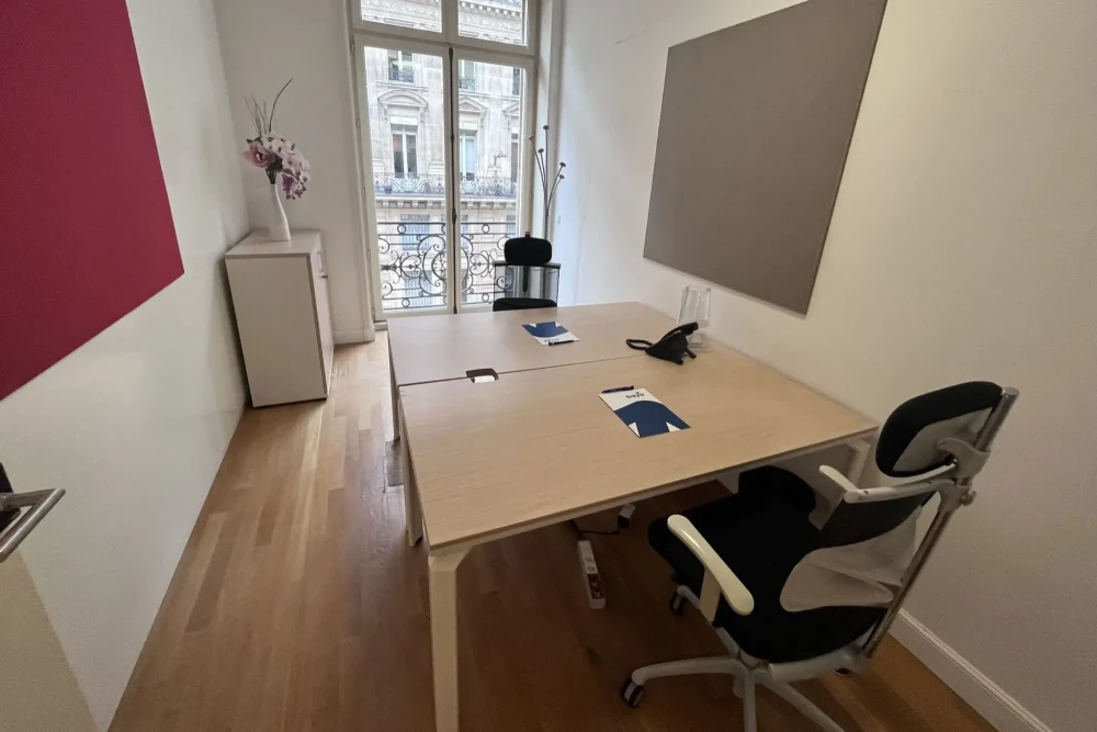 Bureau privé - 75009 - 2 postes - 1990€