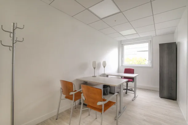 Open Space - 69008 - 3 postes - 220€