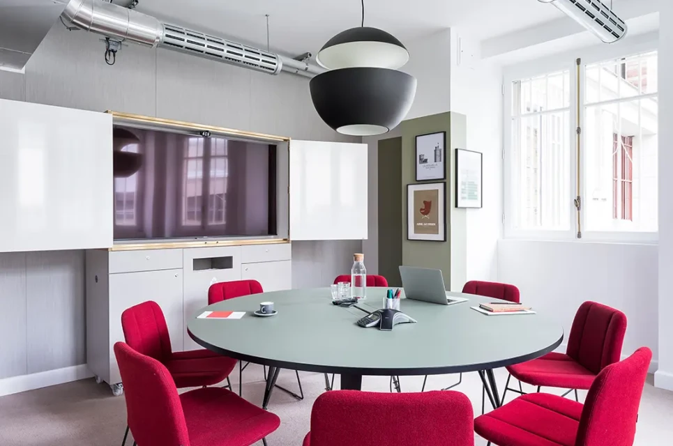 Deskopolitan Voltaire