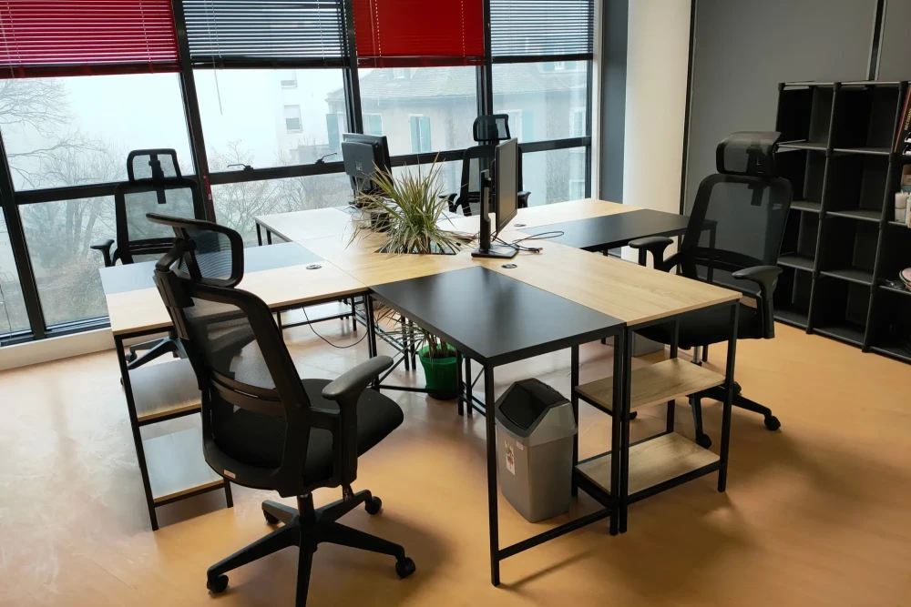 Open Space - 74100 - 2 postes - 280€