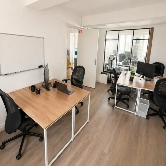 Bureau privé 61 m² 9 postes Location bureau Boulevard de Clichy Paris 75009 - photo 1